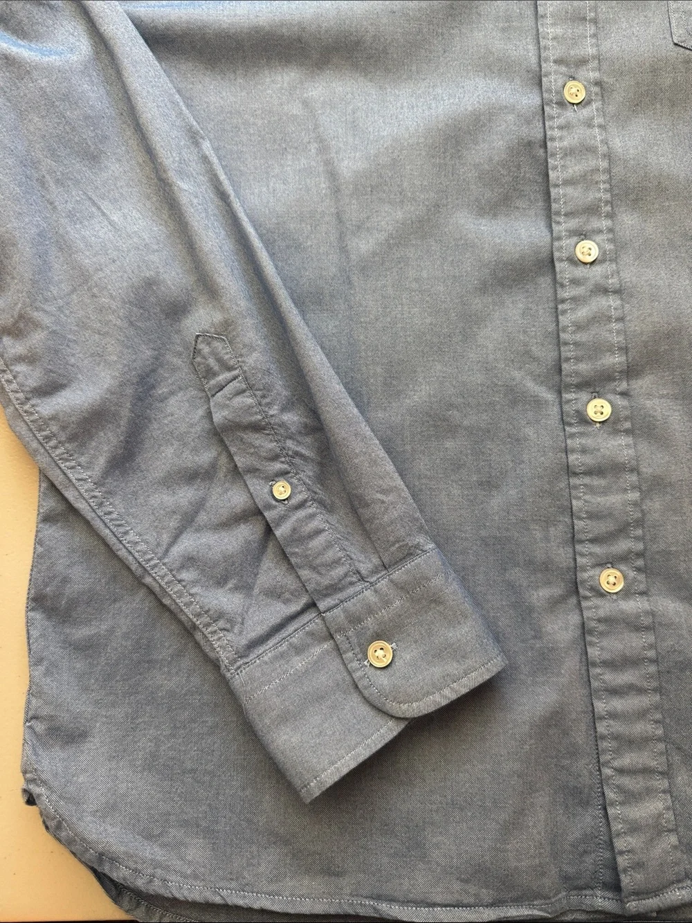 Levi's Men's Light Blue Oxford Button-Down Shirt